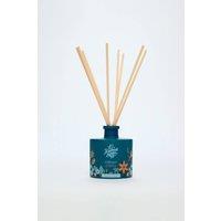 https://www.burton.co.uk/product/the-handmade-soap-company-bitter-orange-pink-pepper-hay-reed-diffuser-200ml_ydd19449?colour=multi&size=200ml