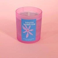 https://www.burton.co.uk/product/flamingo-candles-coconut-black-pepper-south-hampton-vacay-candle_p-90d67358-1a6c-4d7a-8a3a-d5f5118cb3b6?colour=Pink&size=One%20Size