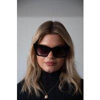 SVNX Women's Black Oversized Cateye Sunglasses