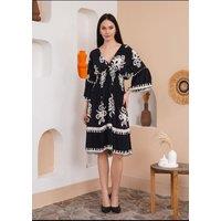 HOXTON GAL Women's Oversized 3/4 Sleeves V Neck Printed Knee Lenght Dress in Black
