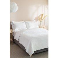 Soak&Sleep Quilted Cotton Bedspread in White | Size: King