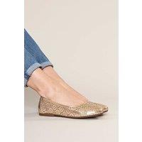 Moshulu Women's 'Senara' Punched Pattern Ballerina Pumps in Metallic Gold | Size: 8