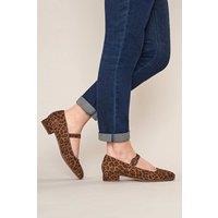 Moshulu Women's 'Hebei' Front Buckle Block Heels in Tan | Size: 6.5