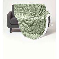 Homescapes Geometric Triangle Velvet Throw in Green | Size: 200 cm x 230 cm