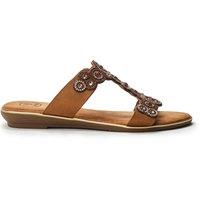 b.soleful Women's 'Lyrah' Porvair Sandals in Camel | Size: 5