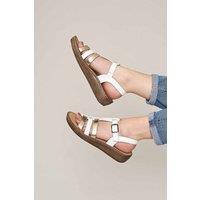 Moshulu Women's 'Paradas' Platform Wedge Strappy Sandals in White | Size: 8