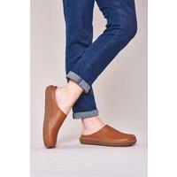Moshulu Women's Pevensey' Flexible Clogs in Tan | Size: 8