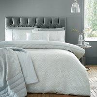 Portfolio Home Antibes Chevron Waves Duvet Cover Set Quilt with Pillowcase in Silver | Size: King