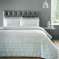 Portfolio Home Antibes Chevron Waves Quilted Throwover Bed Throw Blanket 200 x 230cm in Silver | Size: 200 cm x 230 cm