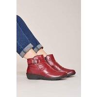 Moshulu Women's 'Bourbon 2' Slouchy Leather Ankle Boots in Dark Red | Size: 4