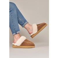 Moshulu Women's 'Anzio' Slip On Sheepskin Slipper in Tan | Size: 5