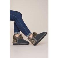 Moshulu Women's 'Snowman 3' Fluffy Bootie Slippers in Grey | Size: 3