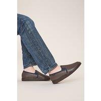 Moshulu Men's 'Nepal 4' Men's Classic Leather Slippers in Brown | Size: 8