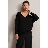 Phase Eight Women's Senita Fine Knit V Neck Jumper in Black | Size: Medium