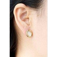 Outrage London Women's Gold oval pearl stud earrings | Size: Small