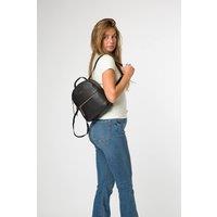 Pure Luxuries London Women's 'Sophia' Leather Backpack in Black