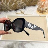 PEACH ACCESSORIES Women's Floral Sculpted Sunglasses in Black