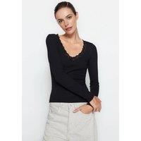 WOVCOR Women's Lace Trim V-Neck Ribbed Long Sleeve Top in Black | Size: Medium