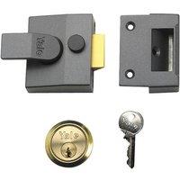 Yale Locks 85 Series Deadlocking Nightlatch in Metallics