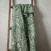 Morris & Co Marigold Jacquard Throw in Green | Size: 130 cm x 170 cm