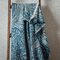 Morris & Co Marigold Jacquard Throw in Indigo | Size: 130 cm x 170 cm