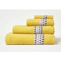 Homescapes Geometric 100% Cotton Towel in Yellow | Size: Bath Sheet