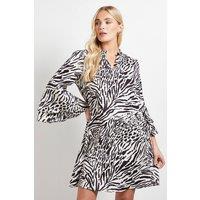 Wallis Women's Petite Printed Ruffle Sleeve Shift Dress in Mono | Size: 12