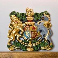 Madison & Mayfair Heritage Medium Coat of Arms Wall Plaque in Gold
