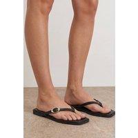 Oasis Women's Babs Faux Leather Buckle Detail Flip Flops in Black | Size: 4