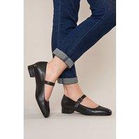 Moshulu Women's 'Hebei' Front Buckle Block Heels in Black | Size: 6