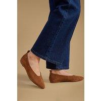 Oasis Women's Oriana Faux Suede Pointed Ballet Pumps in Tan | Size: 6