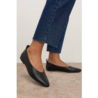 Oasis Women's Oriana Faux Leather Pointed Ballet Pumps in Black | Size: 4