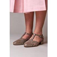 Moshulu Women's 'Sayuri' Vintage Style Shoes in Metallic Silver | Size: 6.5