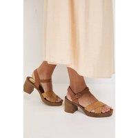 Oasis Women's Bethany Faux Suede Cross Over Stacked Heeled Sandals in Camel | Size: 5
