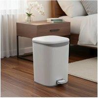 Living and Home 15L Pedal-operated Rubbish Bin with Lid in White