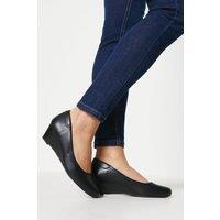 Good For the Sole Women's : Cerys Comfort Low Wedge Heel Court Shoes in Black | Size: 5