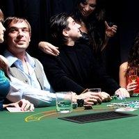 HOMCOM 7-Player Folding Poker Table, Chip Tray, Cup Holders, 182 x 91 cm in Green | Size: 180 cm