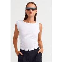 Dilvin Women's Sleeveless Boat Neck Slim-fit Blouse in White | Size: Small