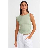 Dilvin Women's Sleeveless Boat Neck Slim-fit Blouse in Mint | Size: Large