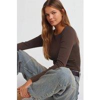 Dilvin Women's Slim Fit Ribbed Boat Neck Blouse in Chocolate | Size: Medium