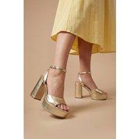 Faith Women's : Hope Faux Metallic Leather Peeptoe High Block Heel Platform Sandals in Metallic Gold | Size: 5