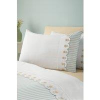 Catherine Lansfield Embroidered Daisy Duvet Cover Set in Green | Size: King