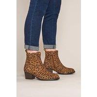 Moshulu Women's 'Morisot' Western Inspired Heeled Ankle Boot in Brown | Size: 6.5