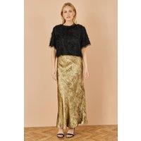 Yumi Women's Gold Satin Midi Skirt | Size: 8