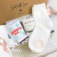 Aye Do Gifts Women's Personalised Blue Daisy Name Mug, Candle & Socks Gift Hamper in White
