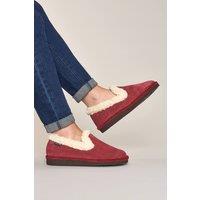 Moshulu Women's 'Ontario' Fluffy Lined Slippers in Red | Size: 5