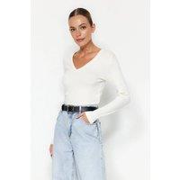 WOVCOR Women's V-Neck Fitted Knit Blouse in White | Size: Medium