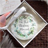 Amaya Rose Ltd First Christmas Married Bauble 2026, Newlywed Christmas Ornament in Clear