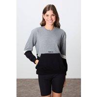 Tommy Life Women's Oversized Color-Blocked Crew Neck Sweatshirt in Grey | Size: 2XL