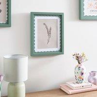 Remi Scalloped Photo Frame